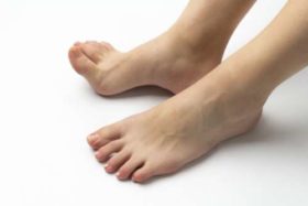 足の爪